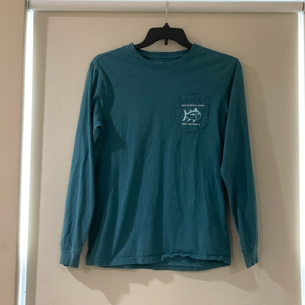 Long sleeve blue southern tide shirt. Size s